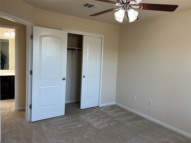 Building Photo - 5817 Scenic Lake Dr