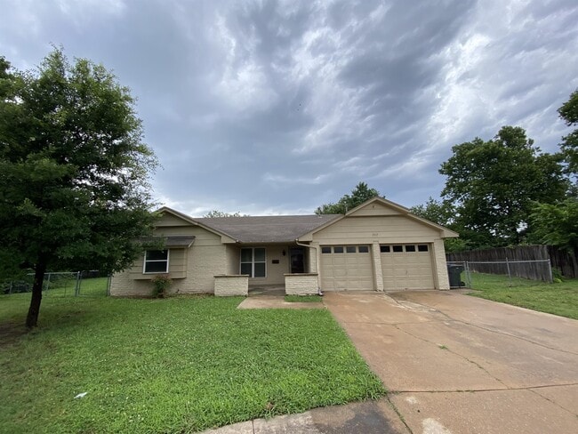 Primary Photo - 1517 Essex Ct