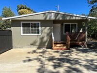 Building Photo - 1440 Bassett Dr