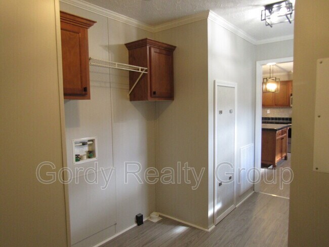 Building Photo - 5493 Willis Rd