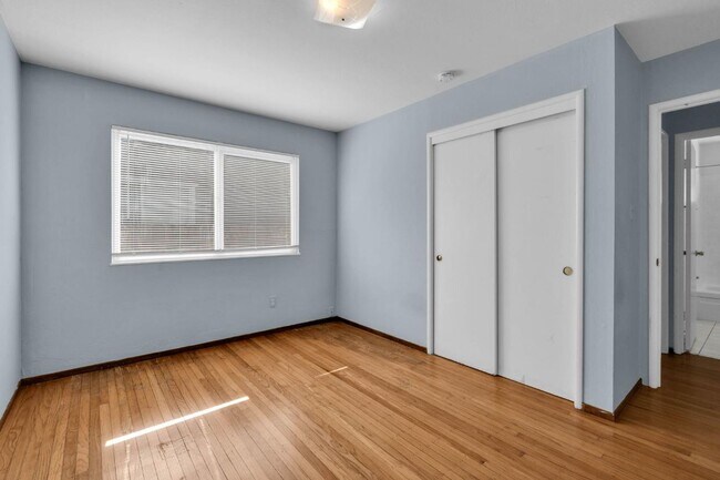 Building Photo - 5 bedrooms. Remodeled.Get ½ Off Your First Month’s Rent! Sign a lease and move in within 30 days—...