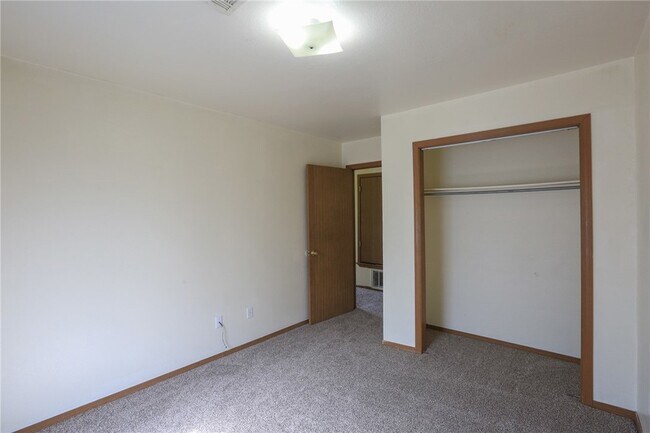 Building Photo - 2223 W Roselawn St