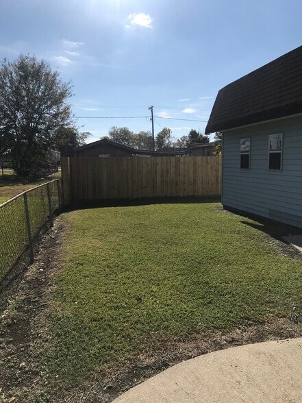 Yard - 903 Catherine St
