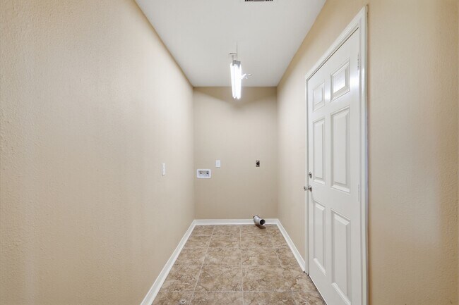 Building Photo - 14906 Quaking Aspen Dr