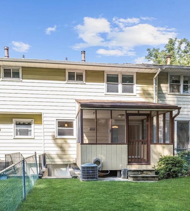 Building Photo - 241 Cedarmere Cir