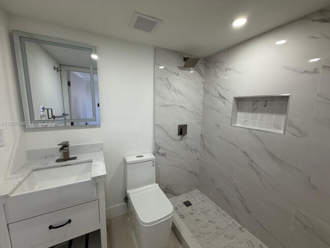 Building Photo - 1494 W 34th St