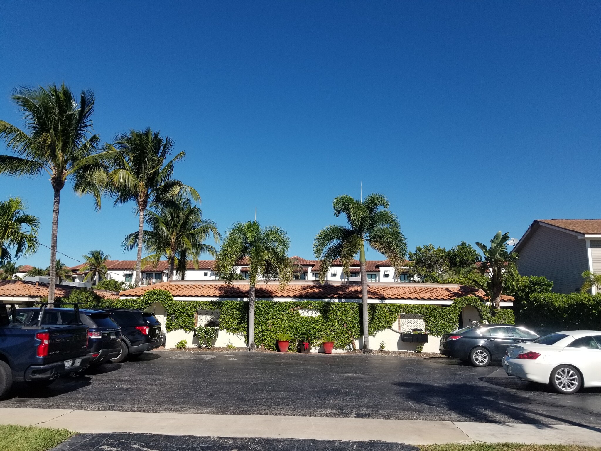 privite parking lot with 2 reserved parking spaces - 1475 Curlew Ave