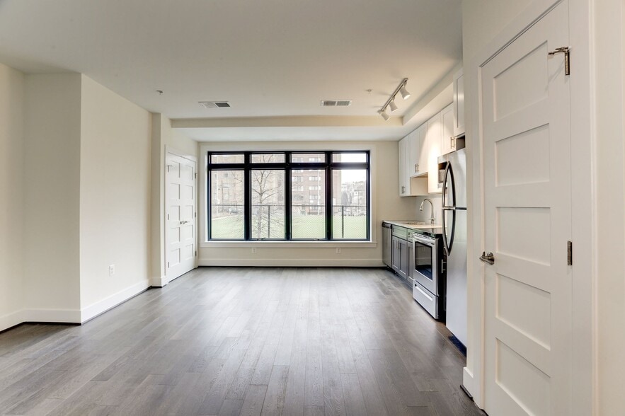 Building Photo - 1521 17th St NW