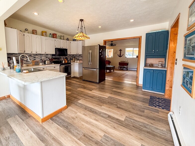 Building Photo - 440 S Peninsula Ln