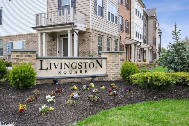 Building Photo - 28 Gala Ct