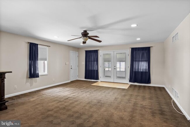 Building Photo - 109 Avaleen Pl