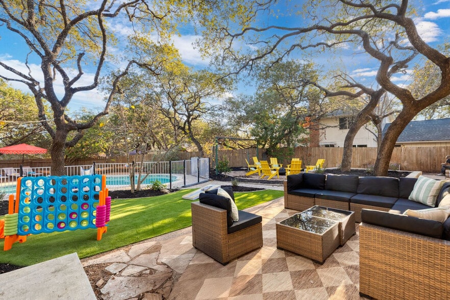 Building Photo - 2922 Sky Cliff St