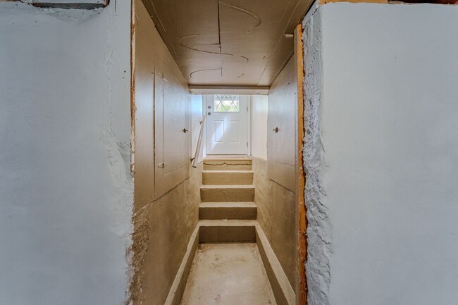 Building Photo - Remodeled 2 bedroom with off street parkin...