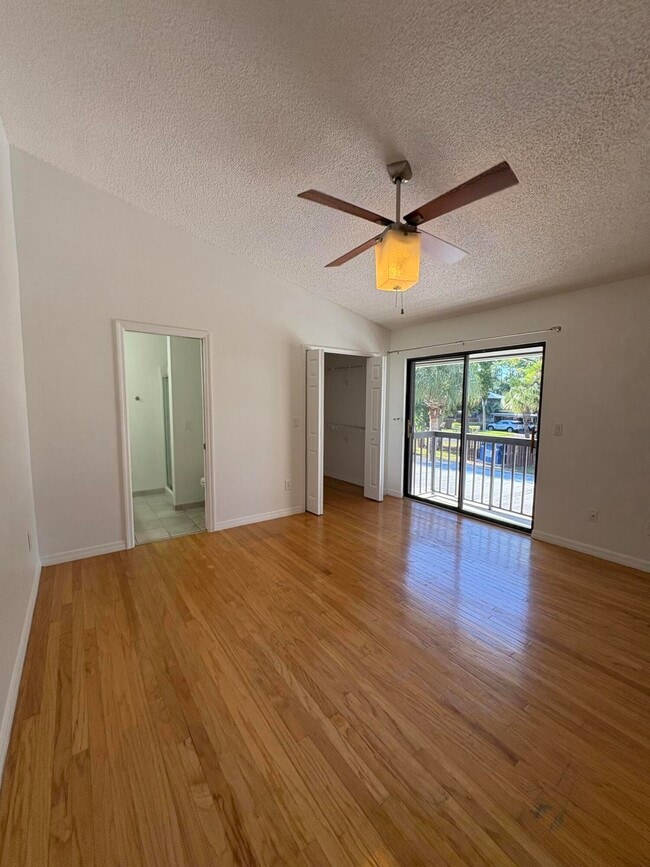 Building Photo - 203 SE Camelot Gardens Blvd