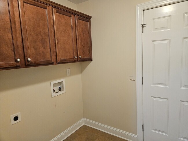 Building Photo - 550 Orchard Falls Dr