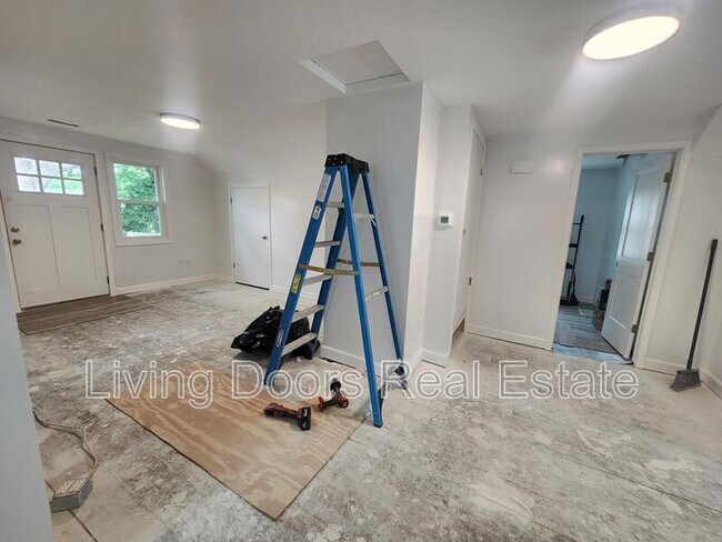 Building Photo - 711 N 30th St
