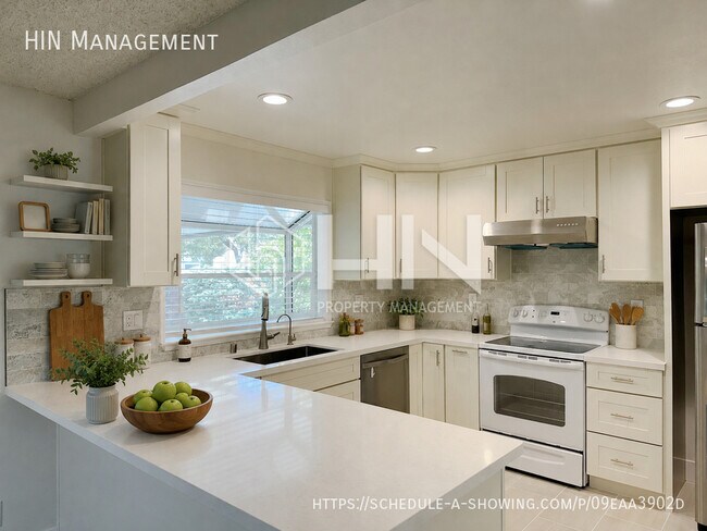 Building Photo - 43000 Noria Rd