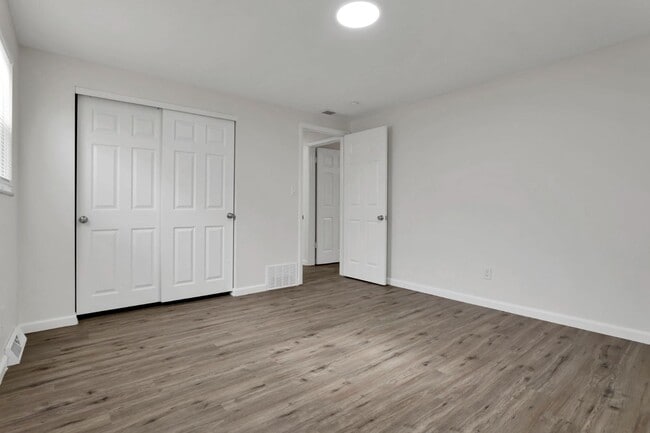 Building Photo - 3114 Kingswood Dr