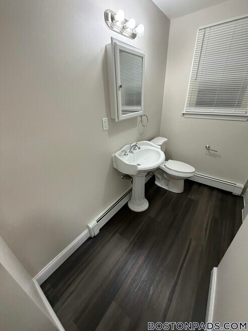 Building Photo - 18 Waugh St