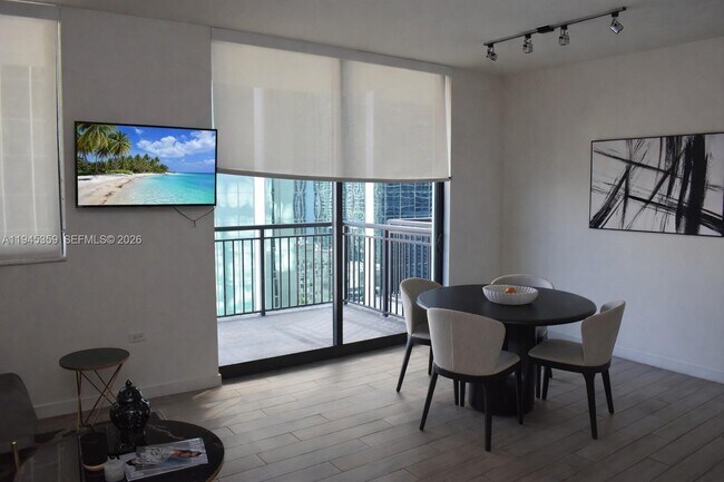 Building Photo - 999 SW 1st Ave