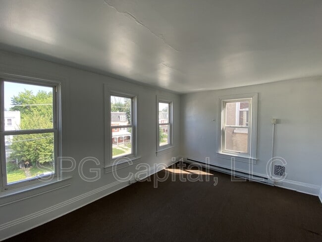 Building Photo - 220 W Jackson St