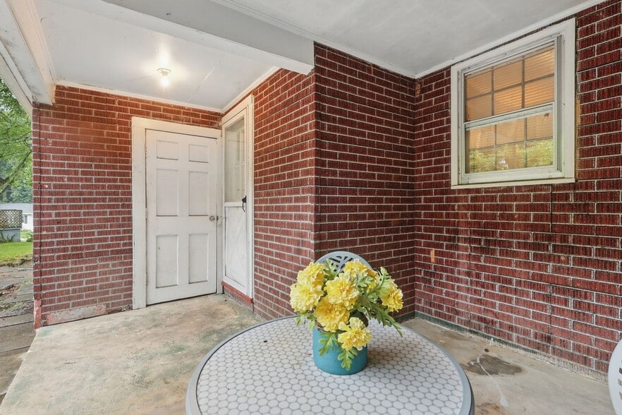 Building Photo - 239 W Lemly St