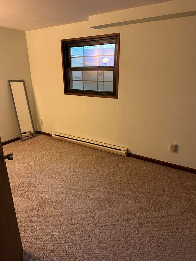 Building Photo - Spacious State College townhouse available August!