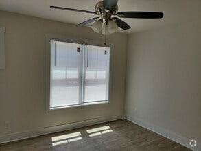 Building Photo - Townhouse in Blackstone-Fort Pickett Area
