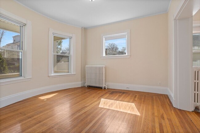 Building Photo - 327 Ashmont St