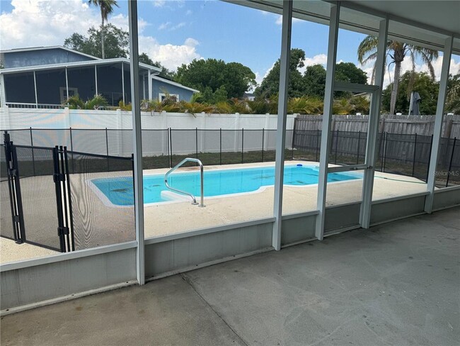 Building Photo - 8601 Rue Chateaux Dr