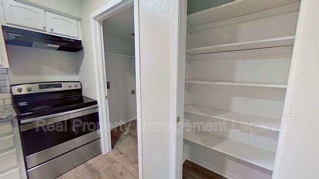 Building Photo - 2902 S Fielder Rd