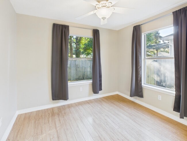 Building Photo - 1912 Spiller Way