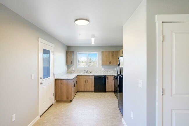 Building Photo - 2Bd/2Ba 2nd Story Apartment Unit - Available Now!