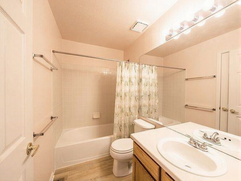 Building Photo - 437 S Cherrywood Dr