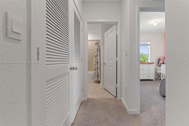 Building Photo - 377 E Palm Dr