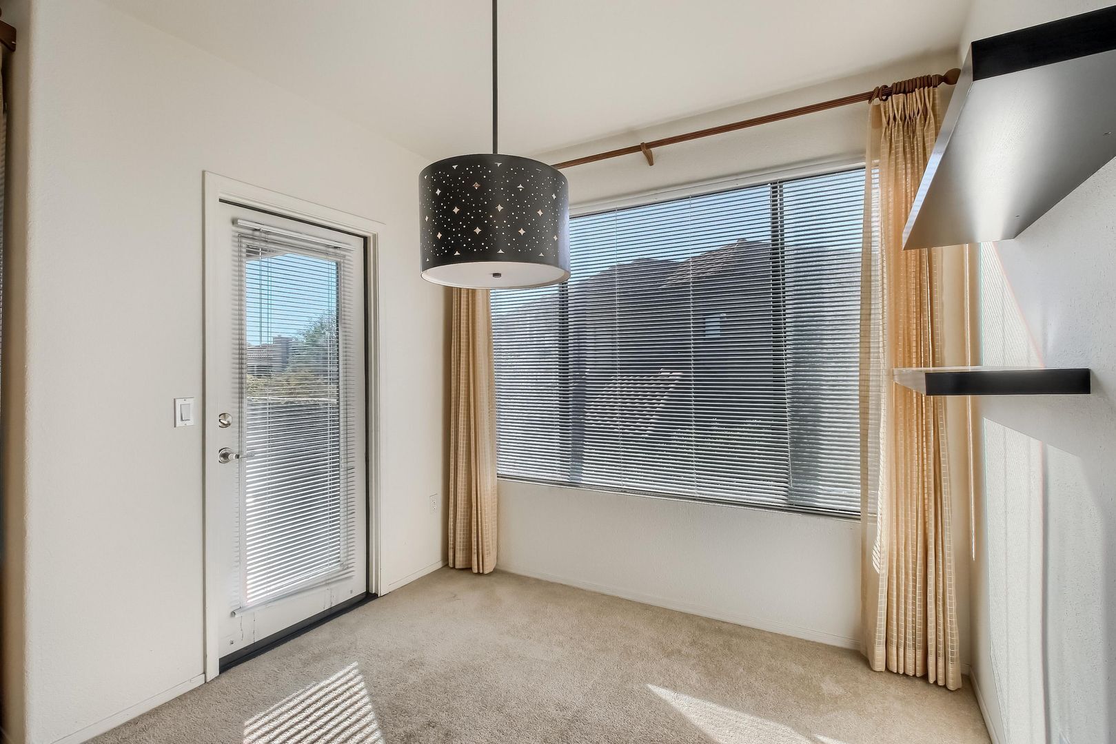 Building Photo - 4925 E Desert Cove Ave