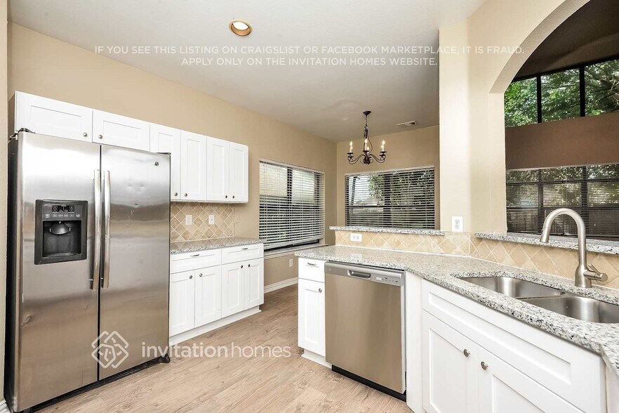 Building Photo - 2942 Greenway Dr