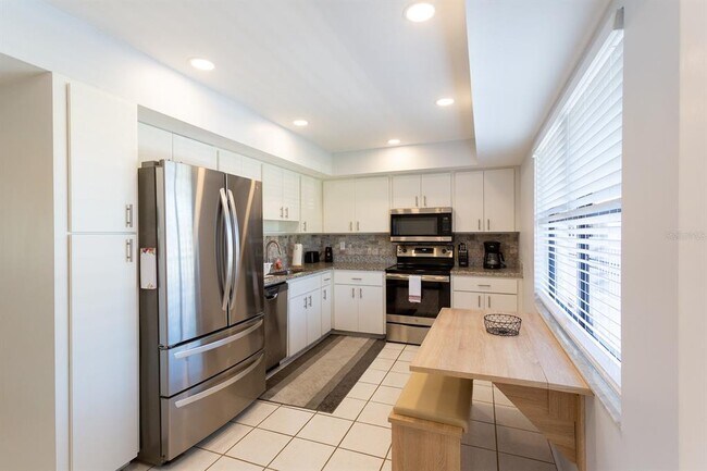 Building Photo - 5630 Golf Pointe Dr