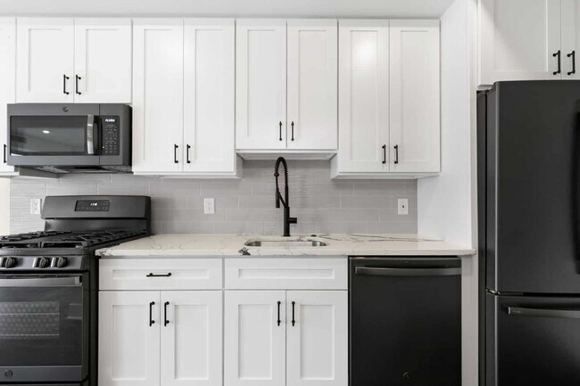 Building Photo - 1868 Frankford Ave