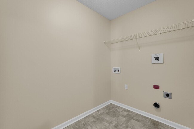 Building Photo - 659 Red Oak Ln