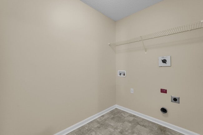 Building Photo - AVAILABLE NOW [SMALL PET PREFERRED: x1 sma...
