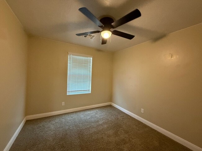 Building Photo - Townhome in Casitas at Hidden Valley with ...