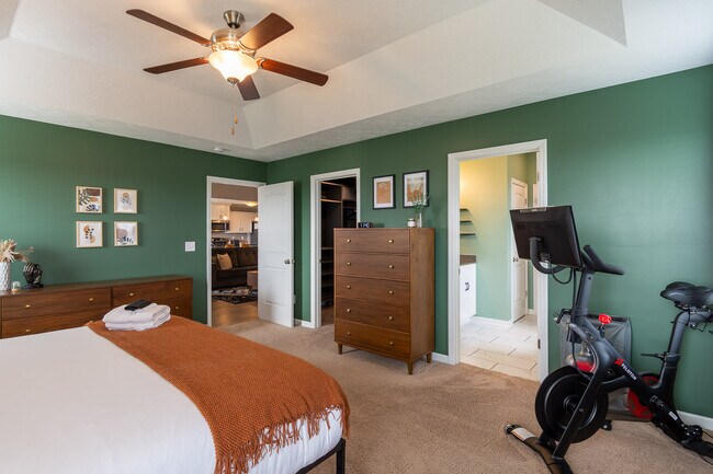 Building Photo - 4830 Fairmont Dr