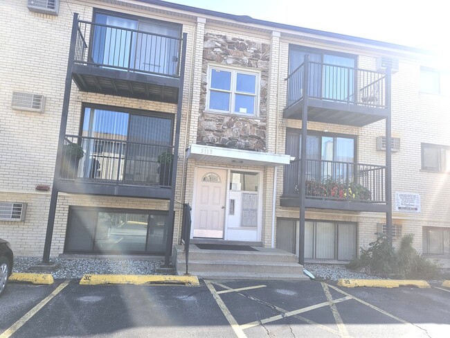 Building Photo - 5113 N East River Rd