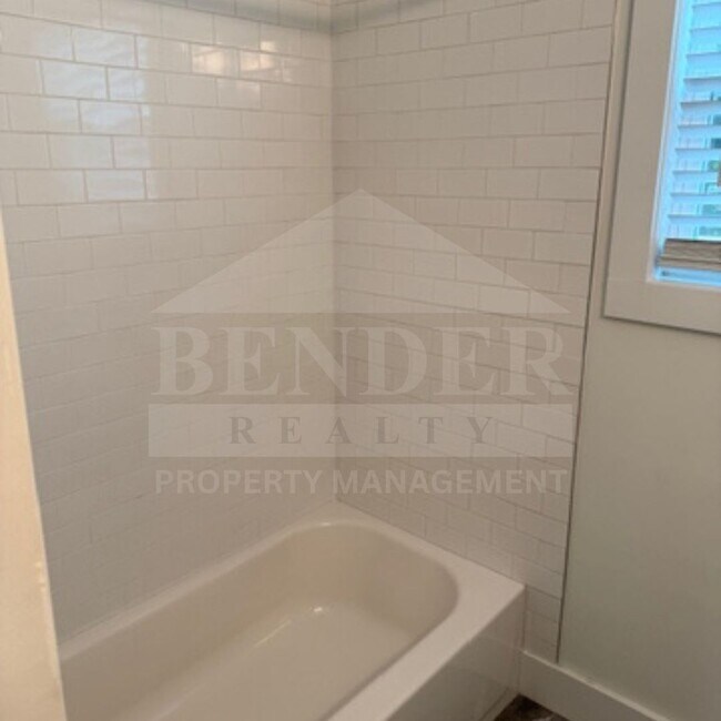 Building Photo - BEAUTIFUL REMODELED HOME