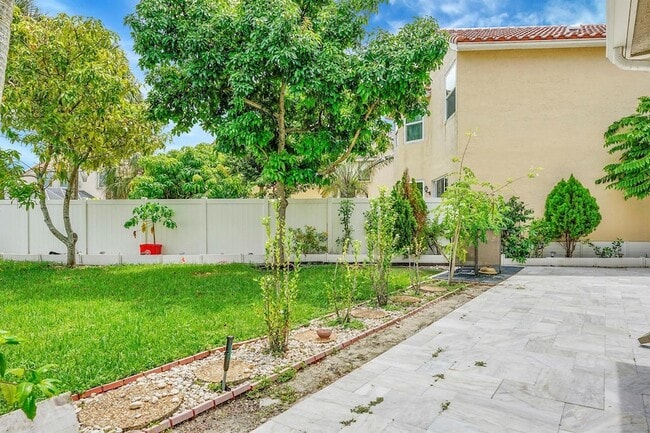 Building Photo - 3354 Greenview Terrace W