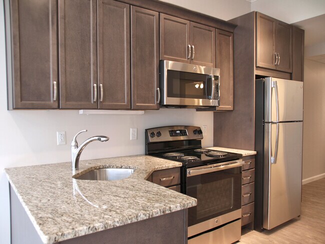 Building Photo - 352 Atwood St