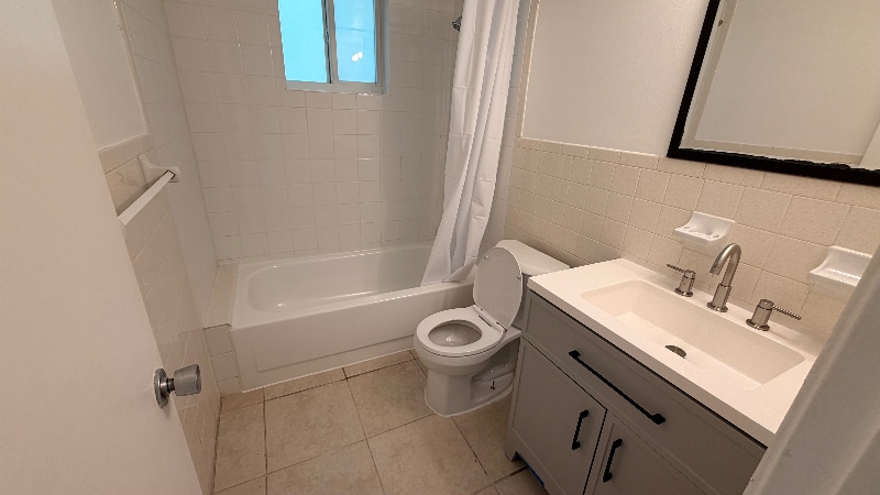 Building Photo - 1320 Miami Rd