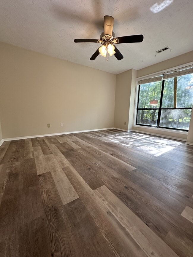 Building Photo - 1866 Tryon Dr