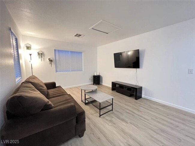 Building Photo - 4570 Sparwood Dr